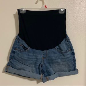 A Glow Maternity Boyfriend Shorts